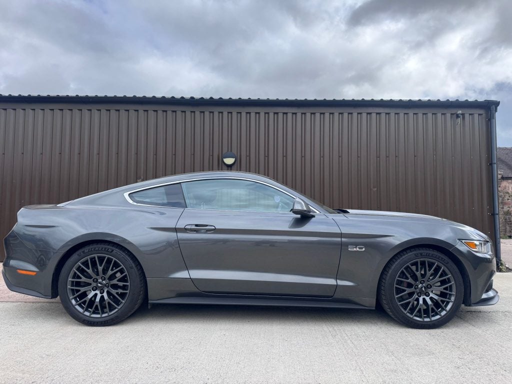 Anthracite grey wheels on this Ford Mustang