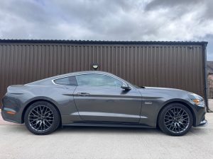 Anthracite grey wheels on this Ford Mustang